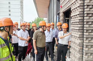 集團領(lǐng)導(dǎo)視察奉發(fā)古華庭項目