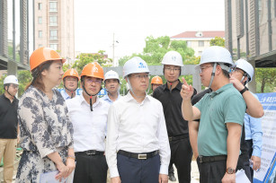 副區(qū)長田哲調(diào)研奉發(fā)古華庭項目建設(shè)情況