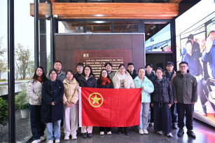 漫步人民城市 尋訪(fǎng)紅色印記